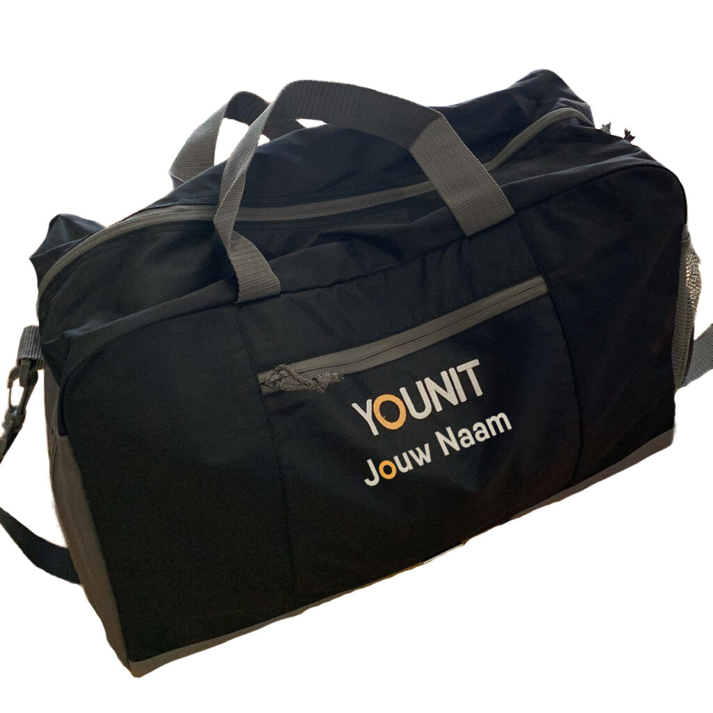 Een gepersonaliseerde sporttas, een van de dingen die je kan kopen in de YouShop van Younit